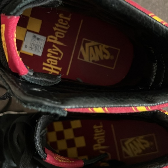 VANS x Harry Potter Gryffindor S8 Hi Top Limited Edition - Picture 6 of 11